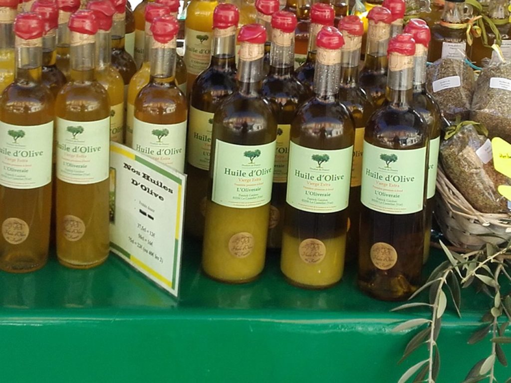 Huile d'olive marché domaine de l'Oliveraie